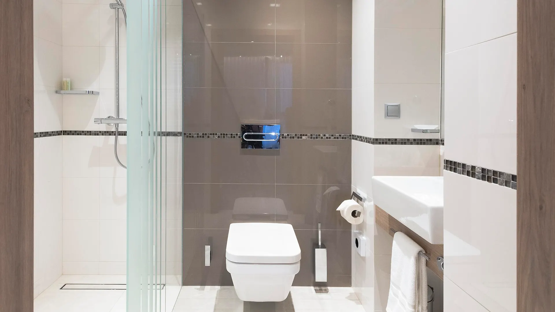 Golden Tulip Warsaw Airport Hotel 4*,